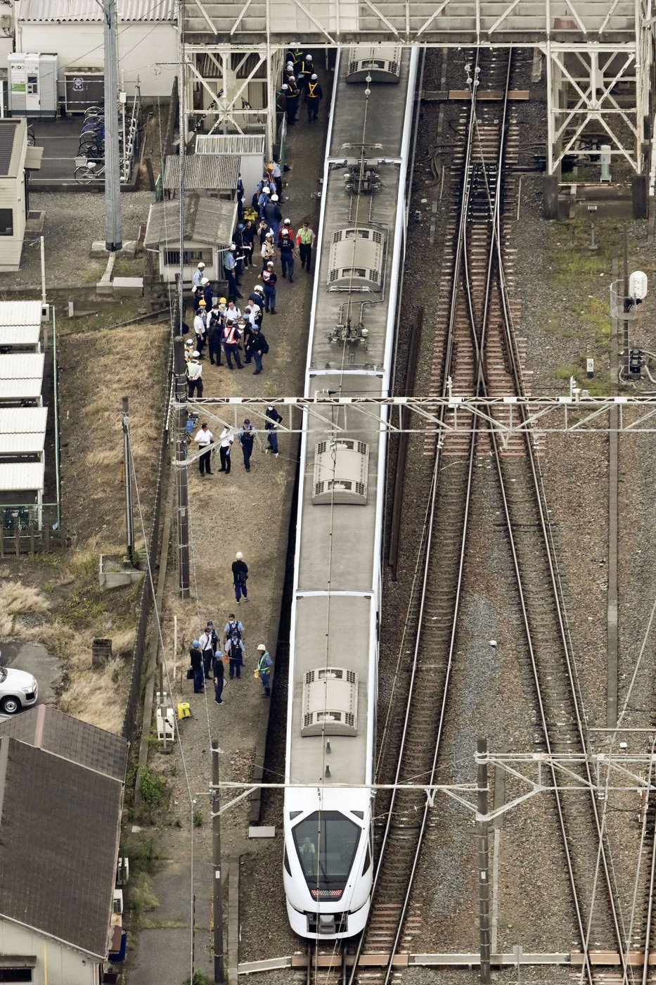 Express train hits and kills 4 workers at a railway station in Japan | iNwheels