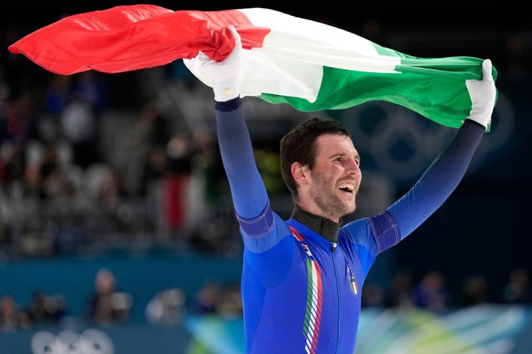 Italy pulls off a stunner in Olympic men's speedskating team pursuit, earns first gold since 2006 | iNFOnews.ca