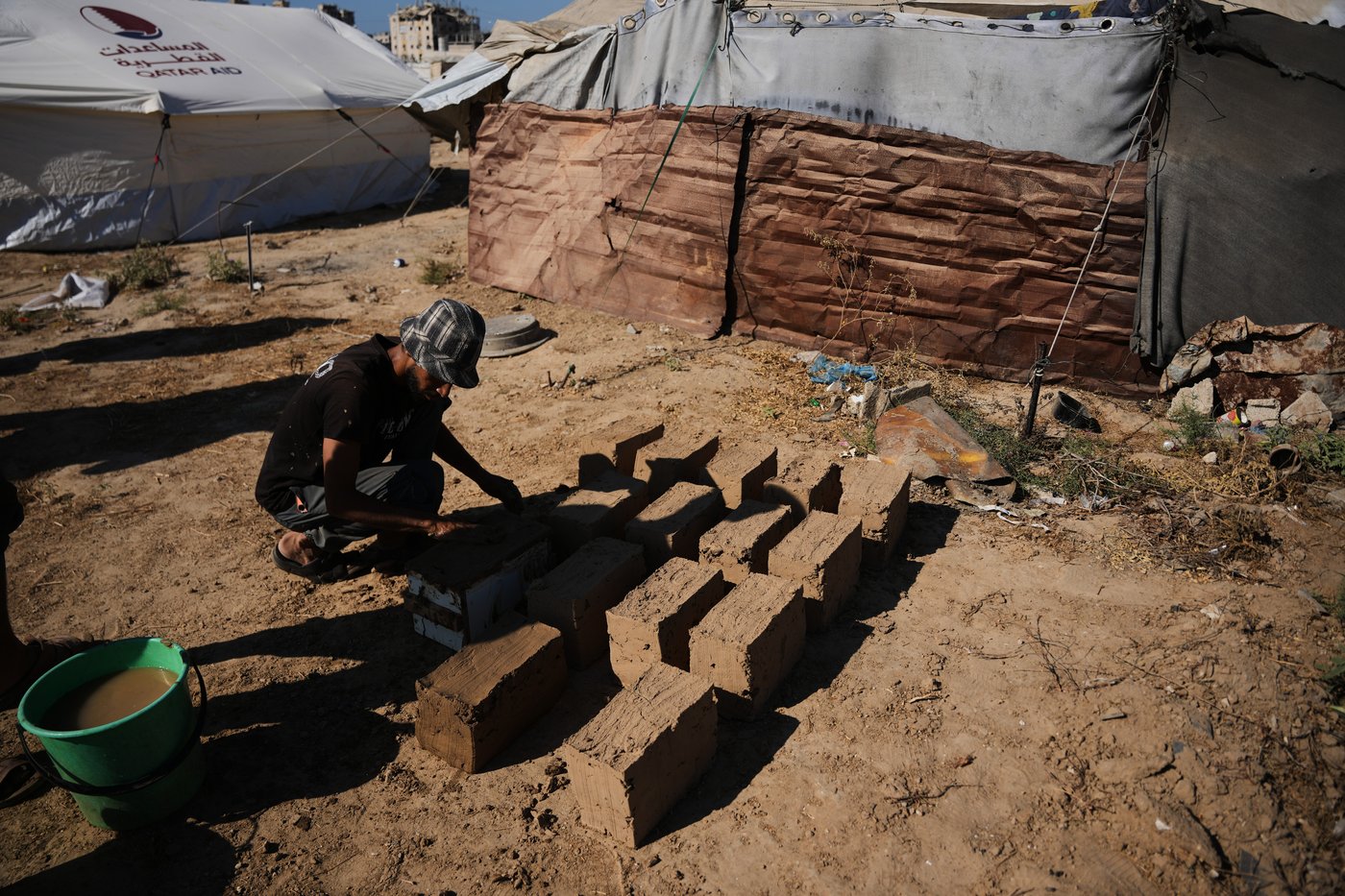 Photos show Palestinians using handmade mud bricks, wood and plastic to rebuild amid Gaza’s rubble | iNhome