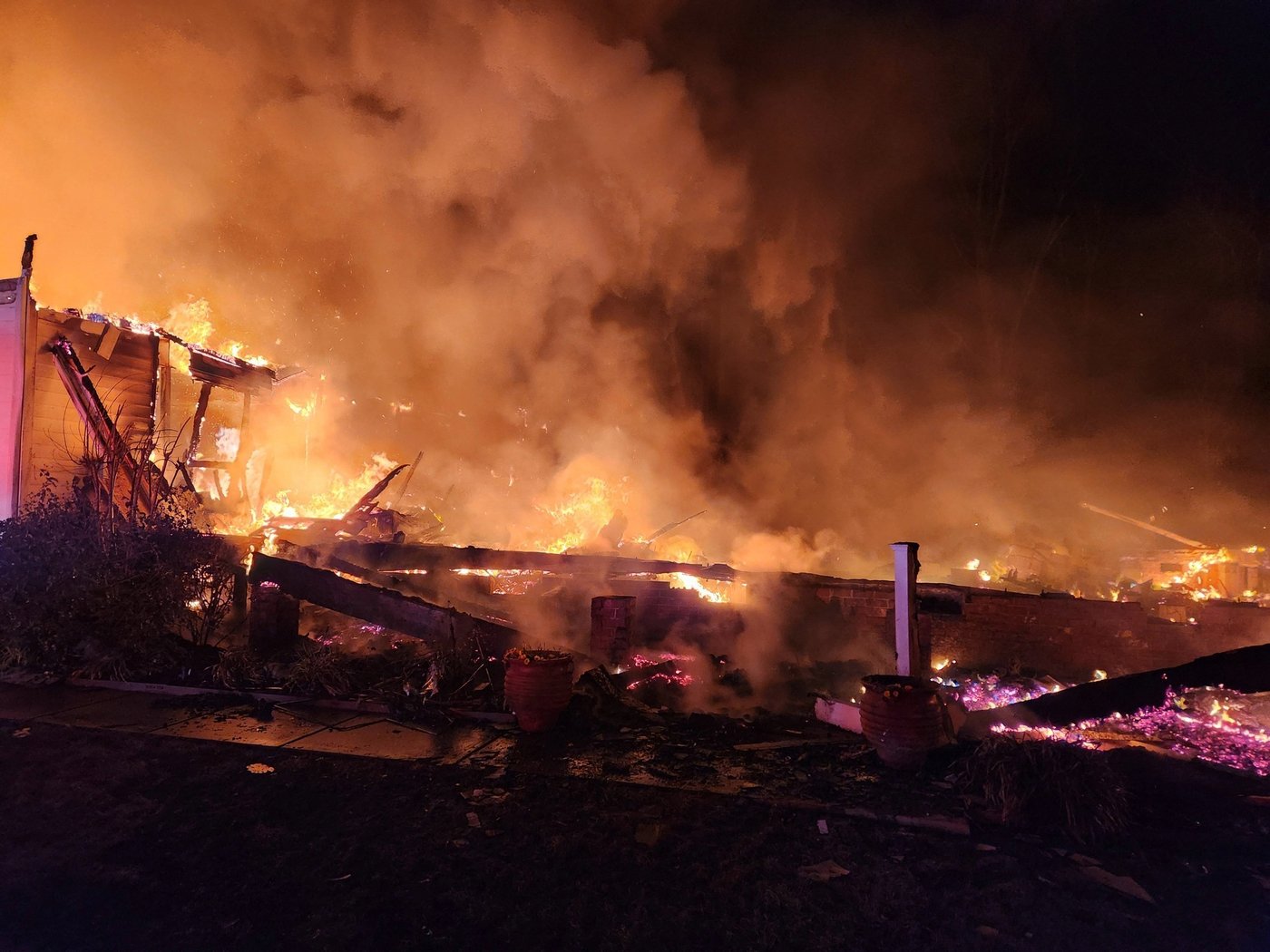 Father of NASCAR driver Denny Hamlin dies after house fire, mother critically injured | iNFOnews.ca