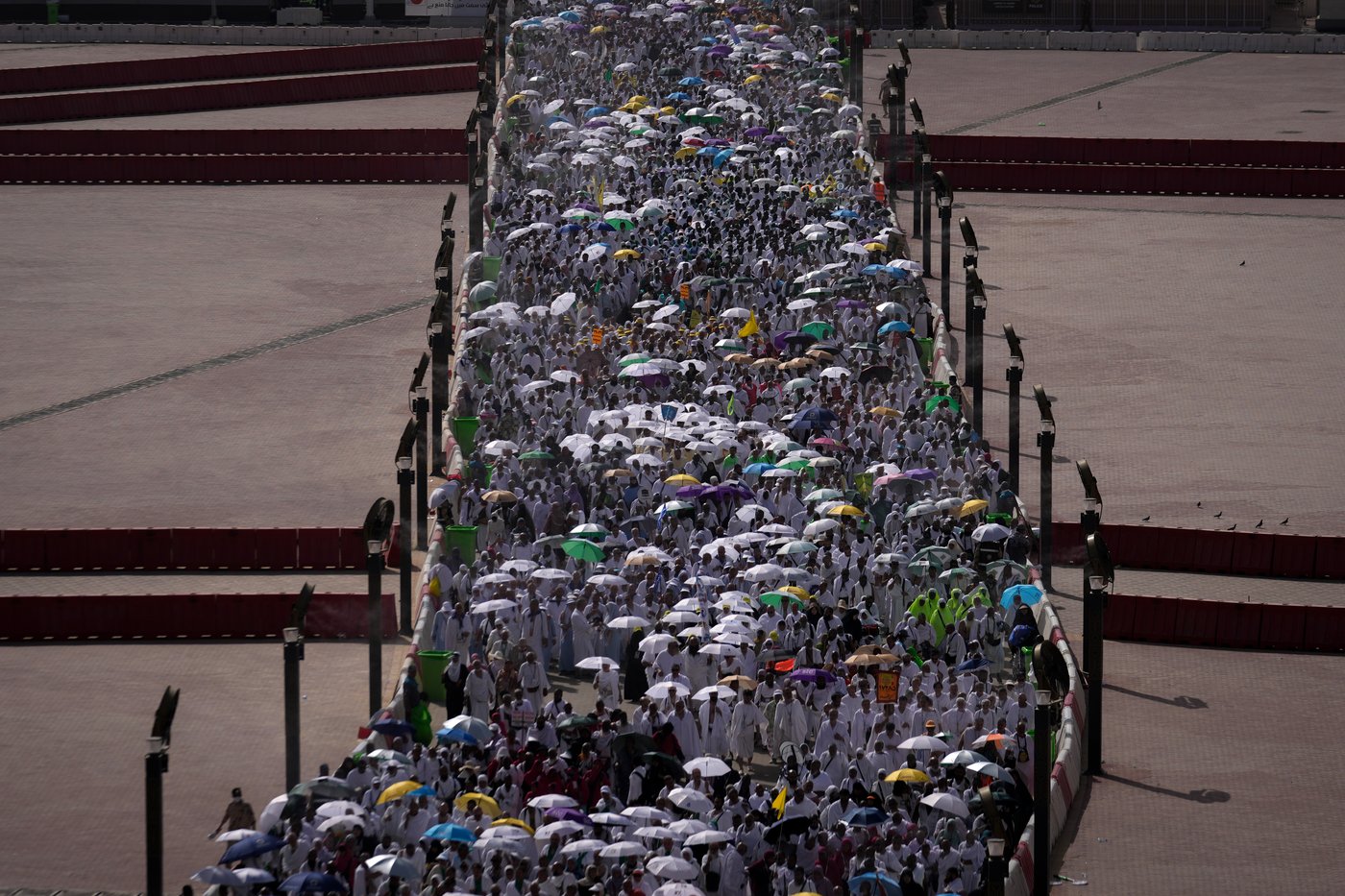 Hajj pilgrims perform rituals in soaring heat as Eid al-Adha celebrations begin | iNFOnews.ca Hajj pilgrims perform rituals in soaring heat as Eid al-Adha celebrations begin | iNFOnews.ca