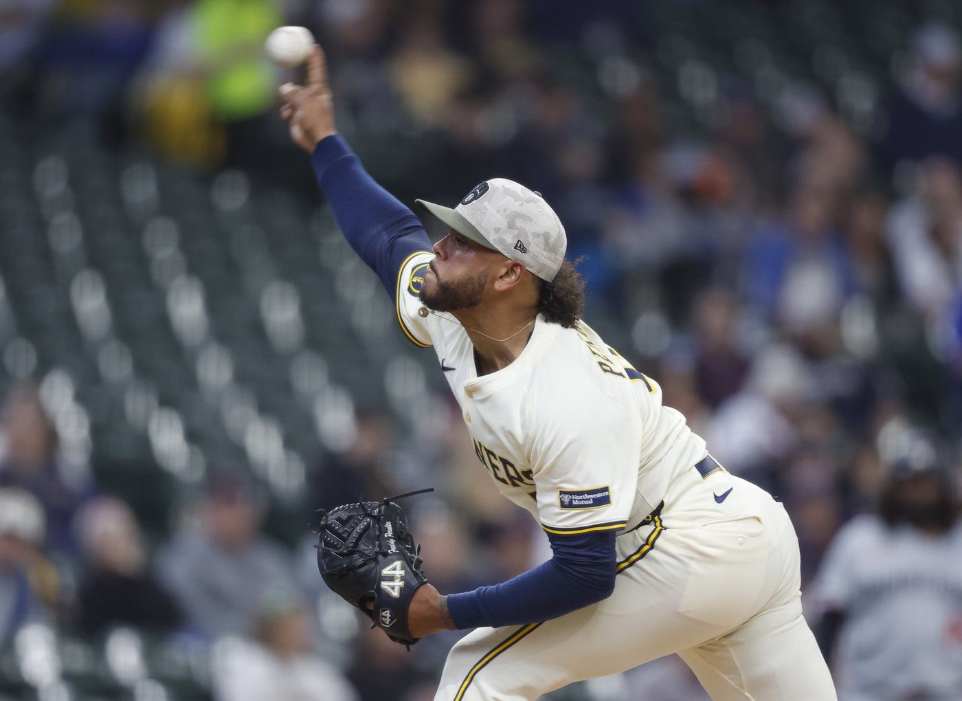 Twins' 13-game win streak ends as Jackson Chourio's big catch preserves 5-2 victory for Brewers | iNFOnews.ca Twins' 13-game win streak ends as Jackson Chourio's big catch preserves 5-2 victory for Brewers | iNFOnews.ca