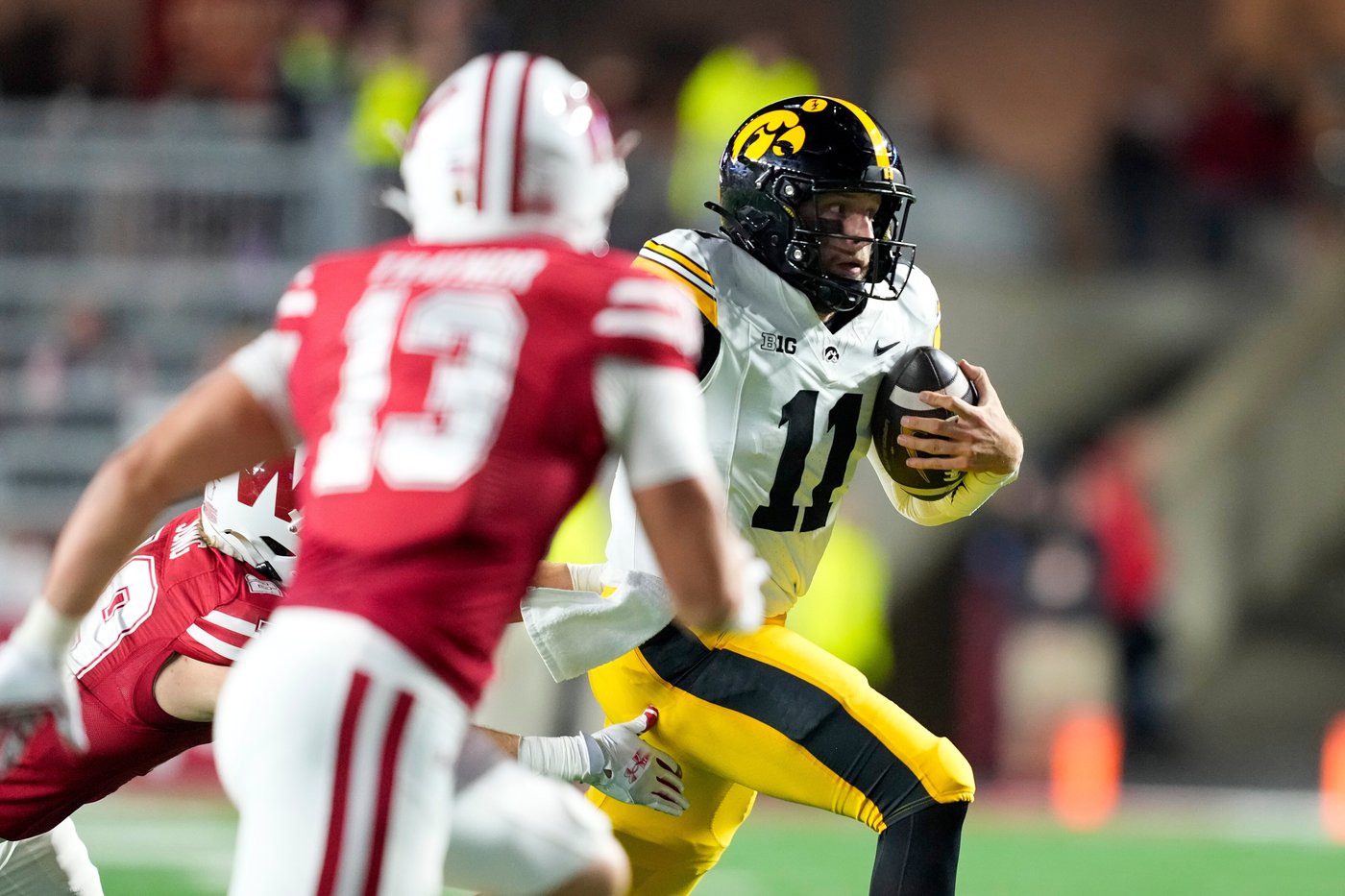 Williams, Gronowski and Moulton help Iowa run over Wisconsin 37-0 to keep Heartland Trophy | iNFOnews.ca Williams, Gronowski and Moulton help Iowa run over Wisconsin 37-0 to keep Heartland Trophy | iNFOnews.ca