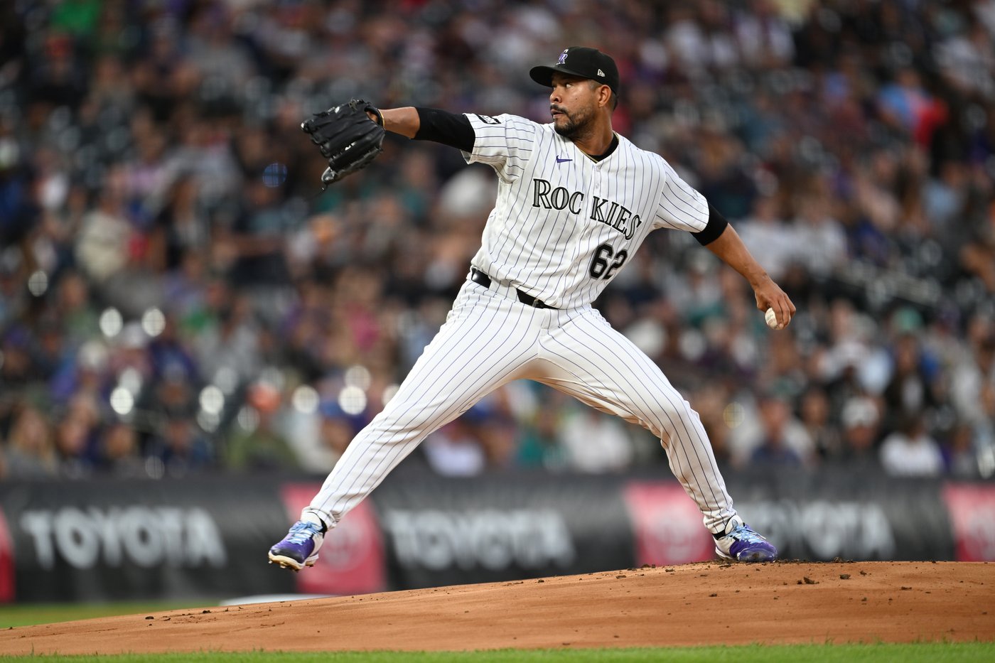 Carrigg's 2-run single in 7th lifts Rockies to 5-3 win, moving Mariners to verge of elimination | iNFOnews.ca Carrigg's 2-run single in 7th lifts Rockies to 5-3 win, moving Mariners to verge of elimination | iNFOnews.ca