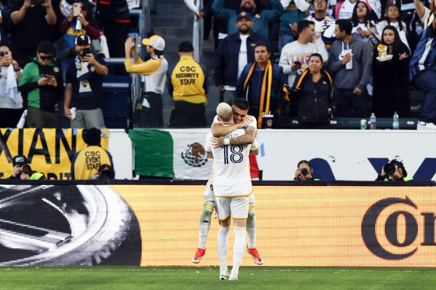 Pec, Paintsil, Joveljic each score 2 goals, Galaxy beat Minnesota 6-2, advance to conference finals | iNFOnews.ca