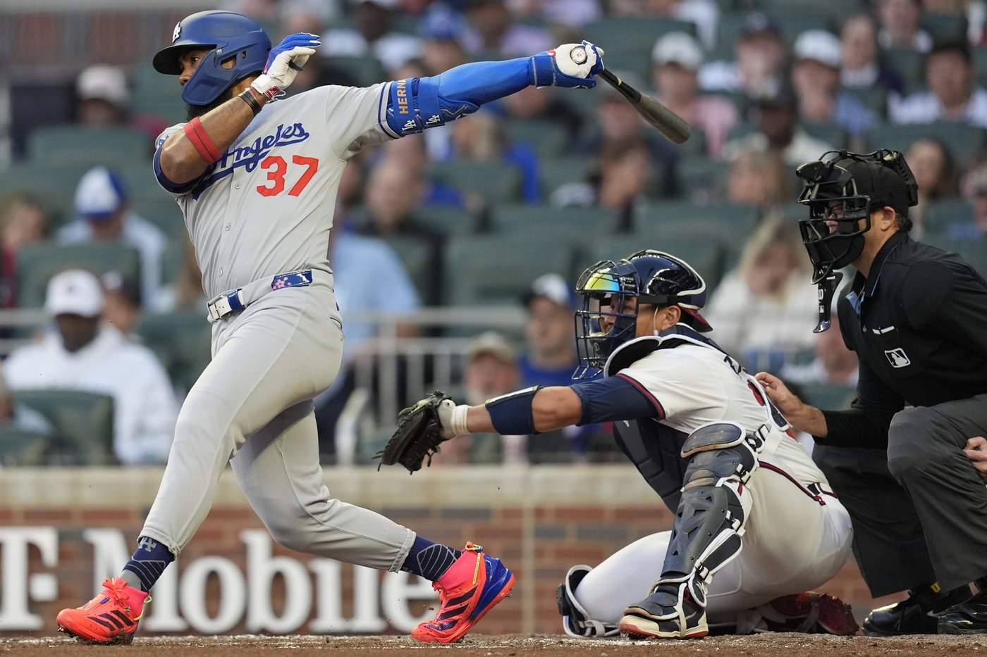 Dodgers place outfielder Teoscar Hernandez on 10-day injured list | iNFOnews.ca