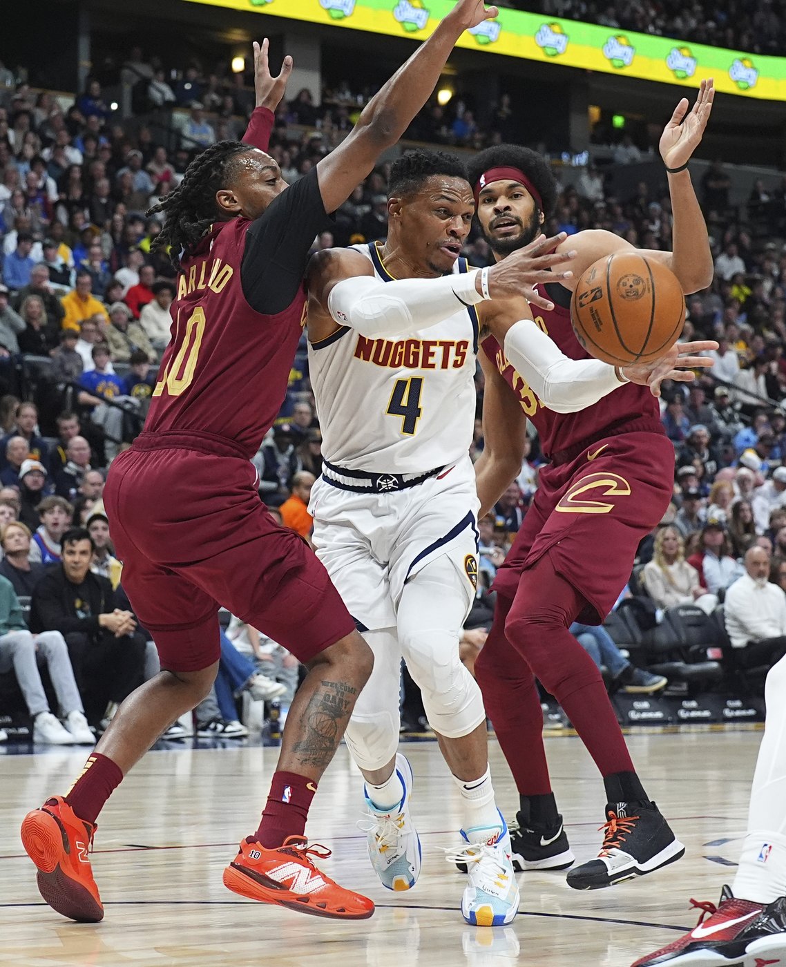 Mitchell scores 33, Cavs beat Nuggets 149-135 for 6th straight win | iNFOnews.ca