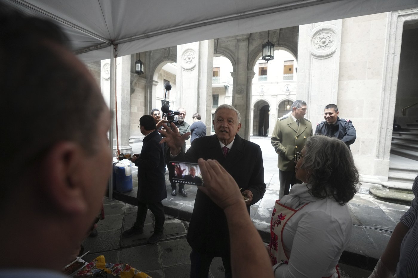 Live music, breakfast and a raffle: Mexico's president makes the most of his final day in office | iNFOnews.ca Live music, breakfast and a raffle: Mexico's president makes the most of his final day in office | iNFOnews.ca