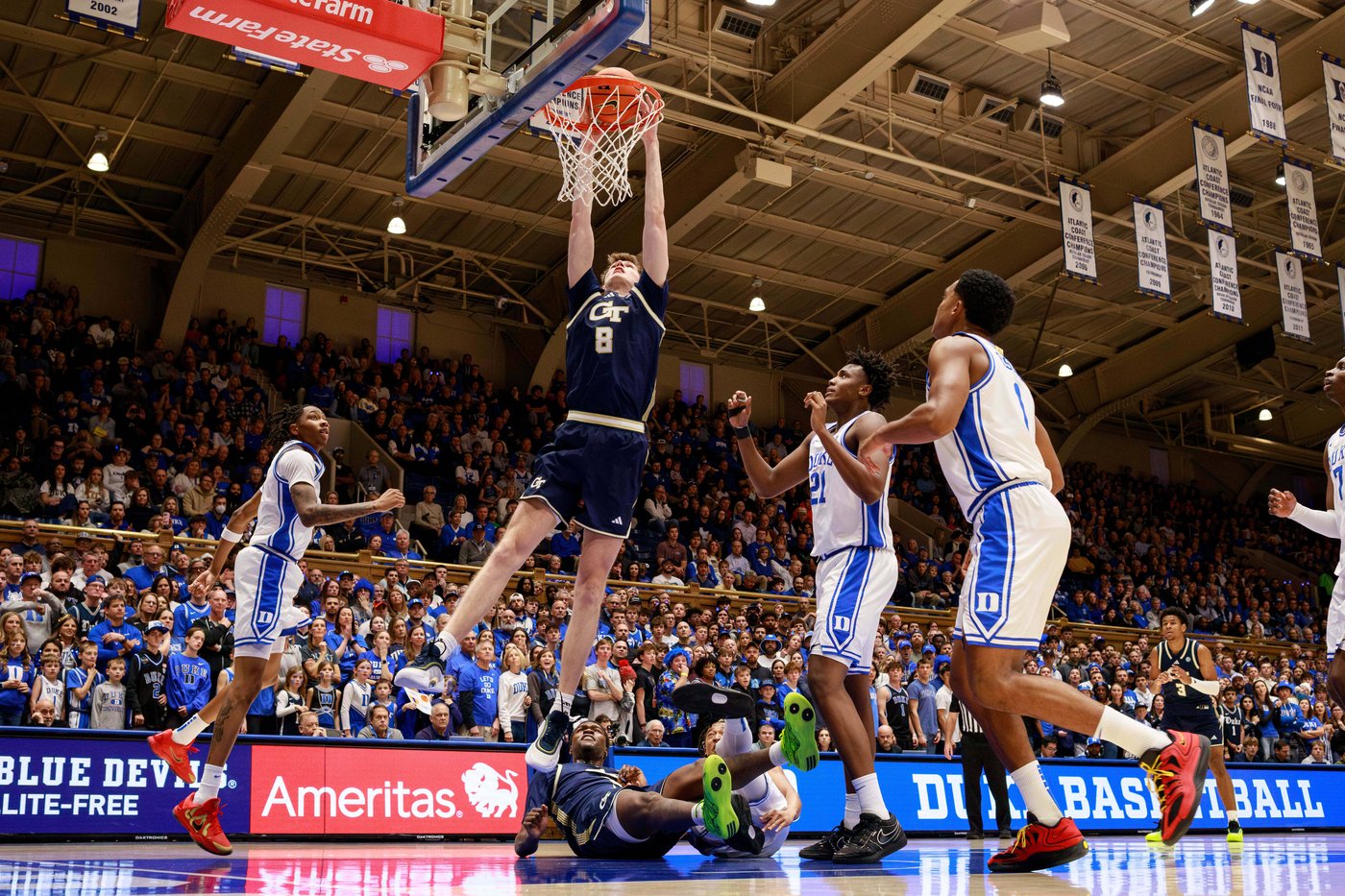 Boozer's double-double helps No. 6 Duke hold off Georgia Tech 85-79 in ACC opener | iNFOnews.ca