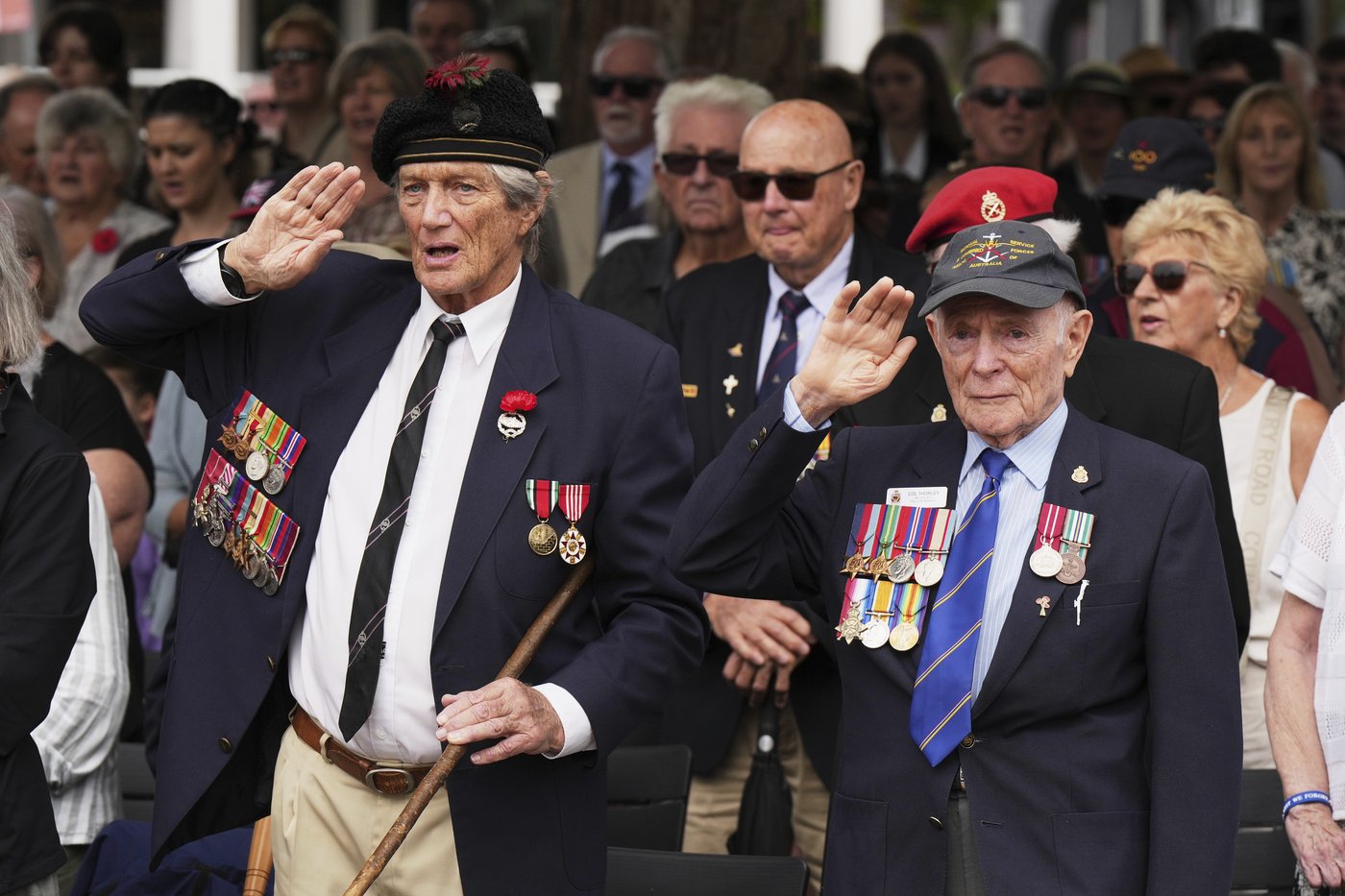 Australians and New Zealanders commemorate war dead on Anzac Day | iNFOnews.ca