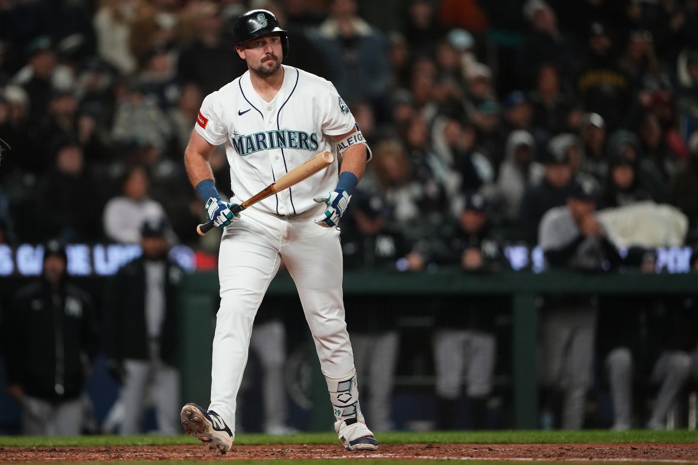 Cal Raleigh, the 2025 AL MVP runner-up, walks it off for Mariners in 2-1 win against Yankees | iNFOnews.ca Cal Raleigh, the 2025 AL MVP runner-up, walks it off for Mariners in 2-1 win against Yankees | iNFOnews.ca
