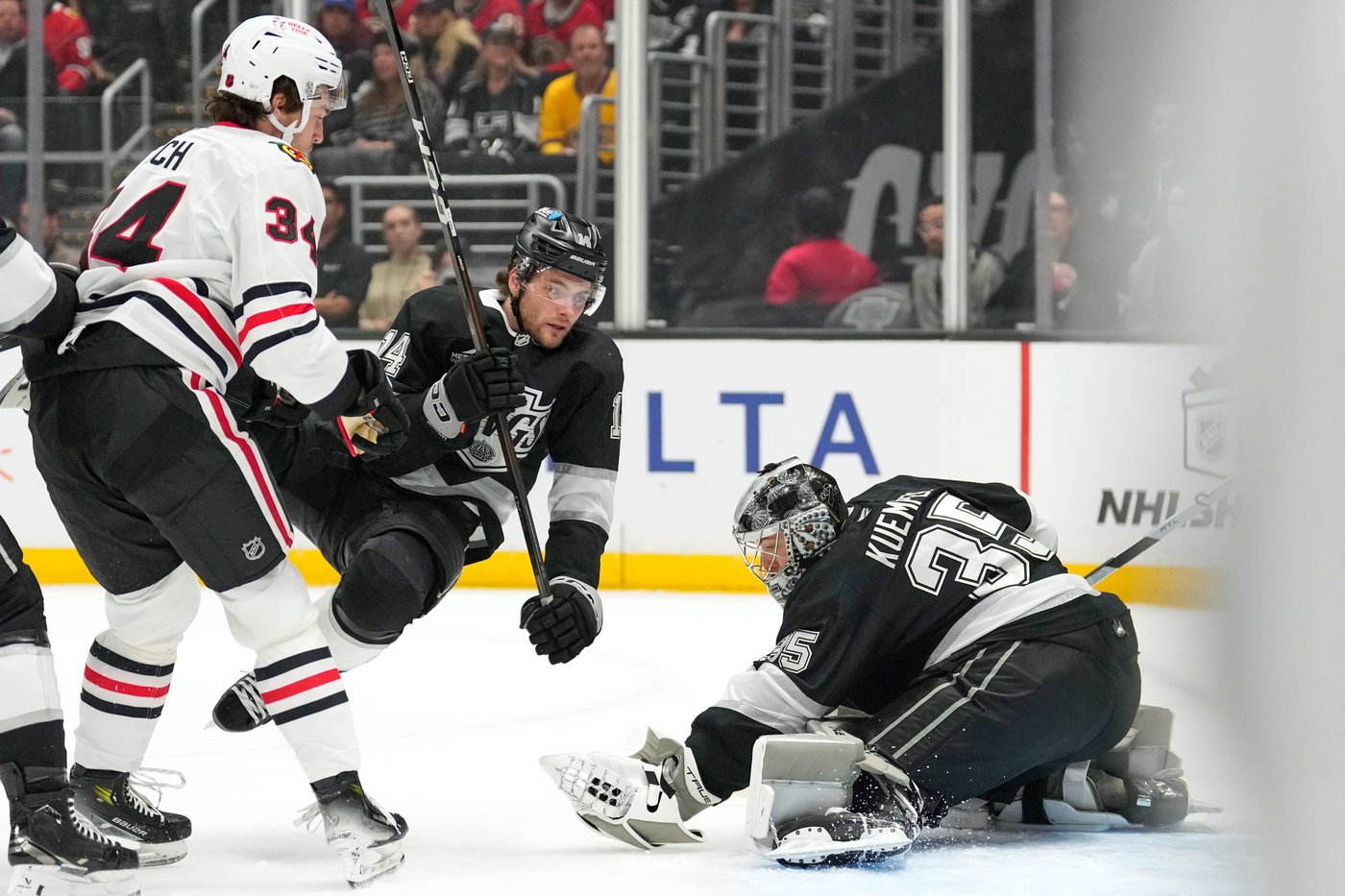 Connor Bedard scores for 3rd straight game, Blackhawks hold off Kings 2-1 | iNFOnews.ca Connor Bedard scores for 3rd straight game, Blackhawks hold off Kings 2-1 | iNFOnews.ca