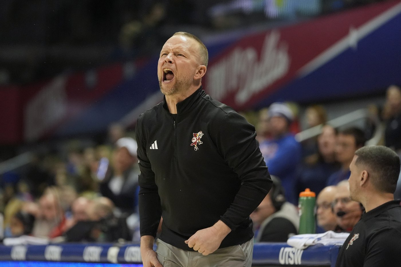 Louisville ranked again with a new coach and roster overhauled by winning transfers | iNFOnews.ca