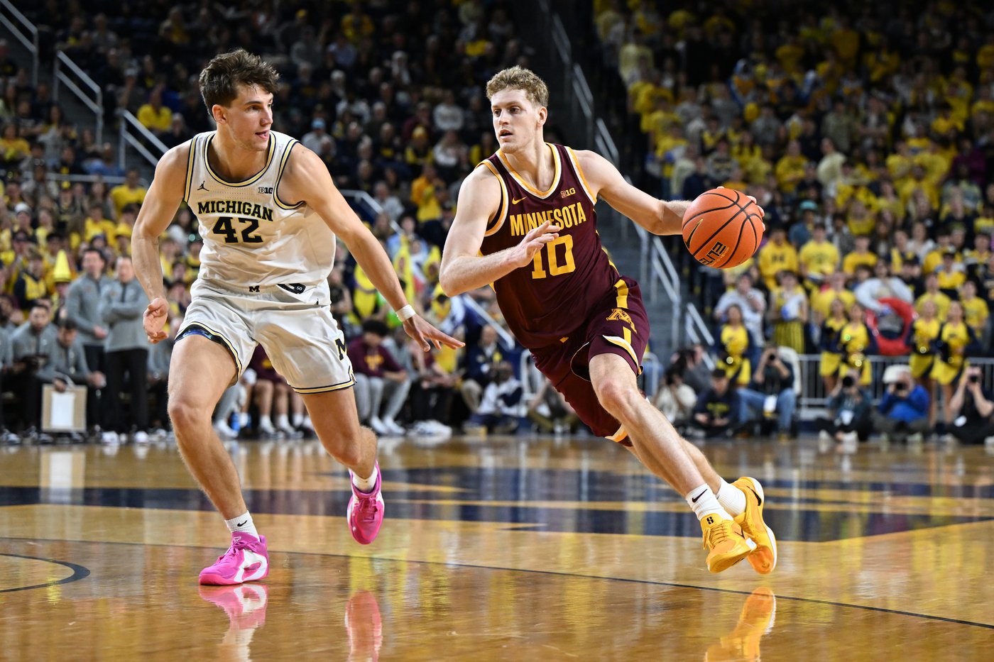 No. 3 Michigan beats Minnesota 77-67, clinches at least share of 1st Big Ten title since 2021 | iNFOnews.ca No. 3 Michigan beats Minnesota 77-67, clinches at least share of 1st Big Ten title since 2021 | iNFOnews.ca