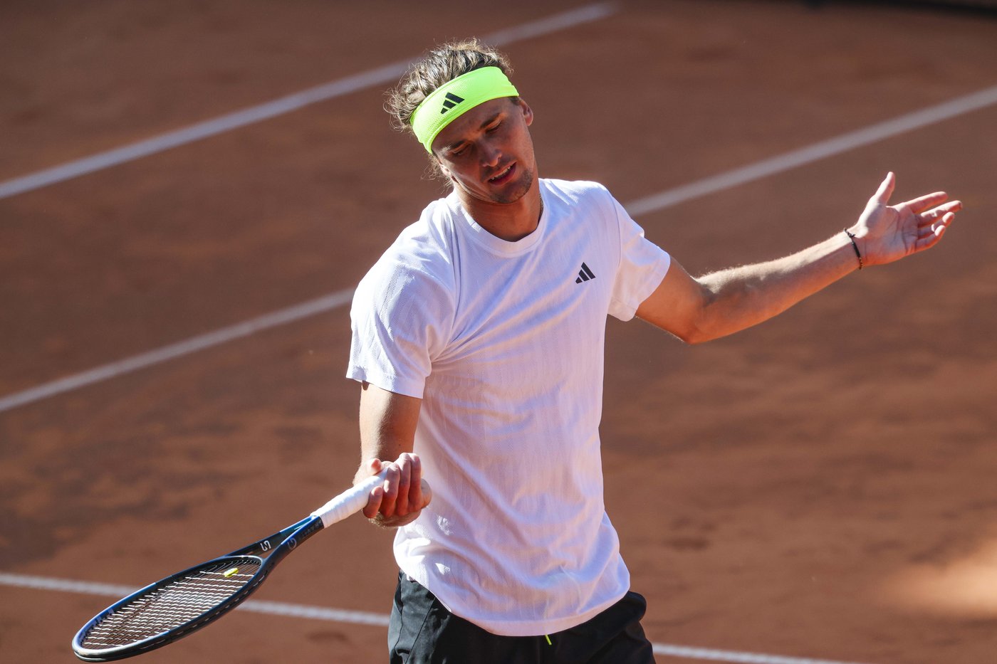 Alexander Zverev says lightning struck his flight to Paris for the French Open | iNFOnews.ca Alexander Zverev says lightning struck his flight to Paris for the French Open | iNFOnews.ca