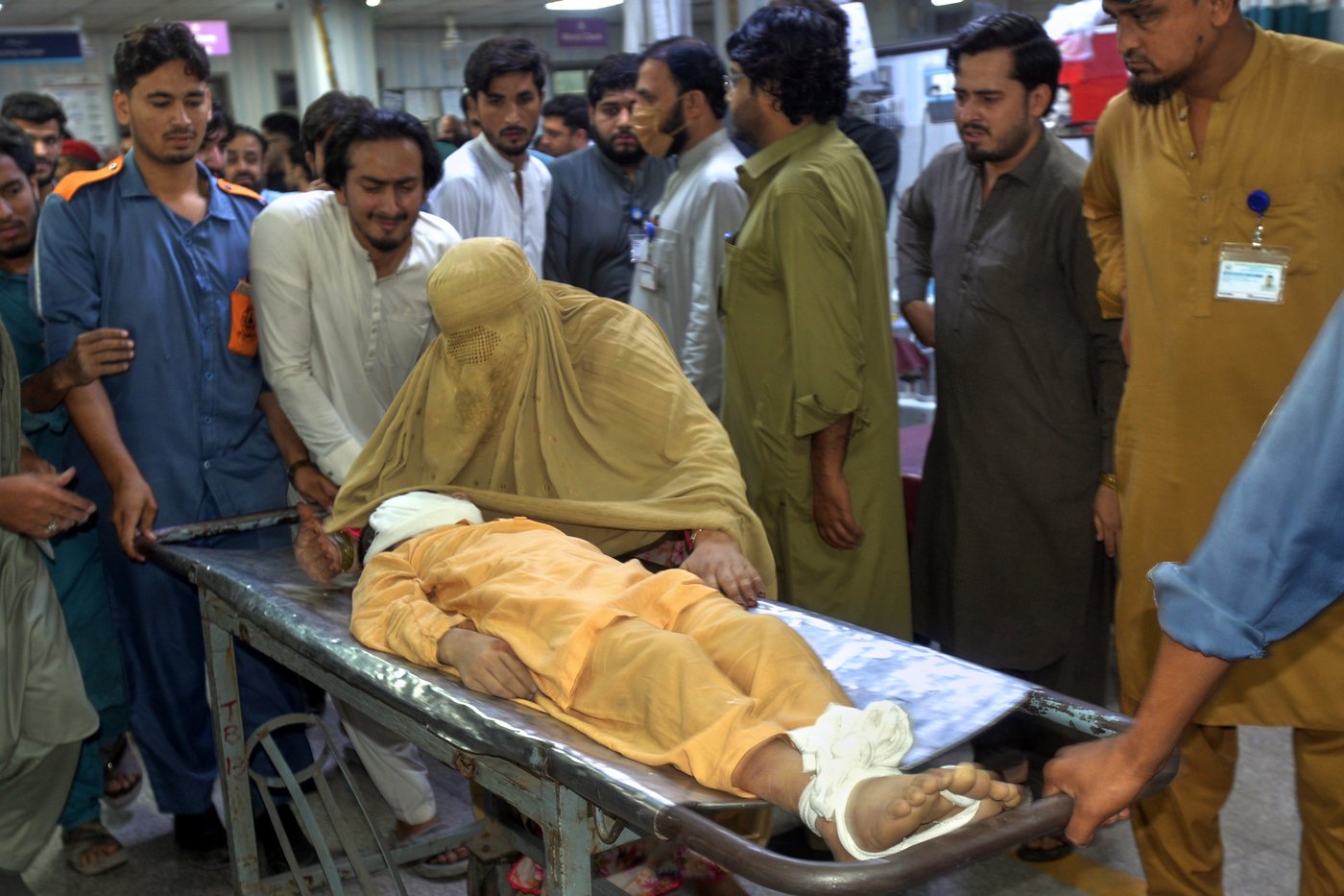 School roof collapse in Pakistan kills at least 35 and injures more than 50 | iNFOnews.ca School roof collapse in Pakistan kills at least 35 and injures more than 50 | iNFOnews.ca