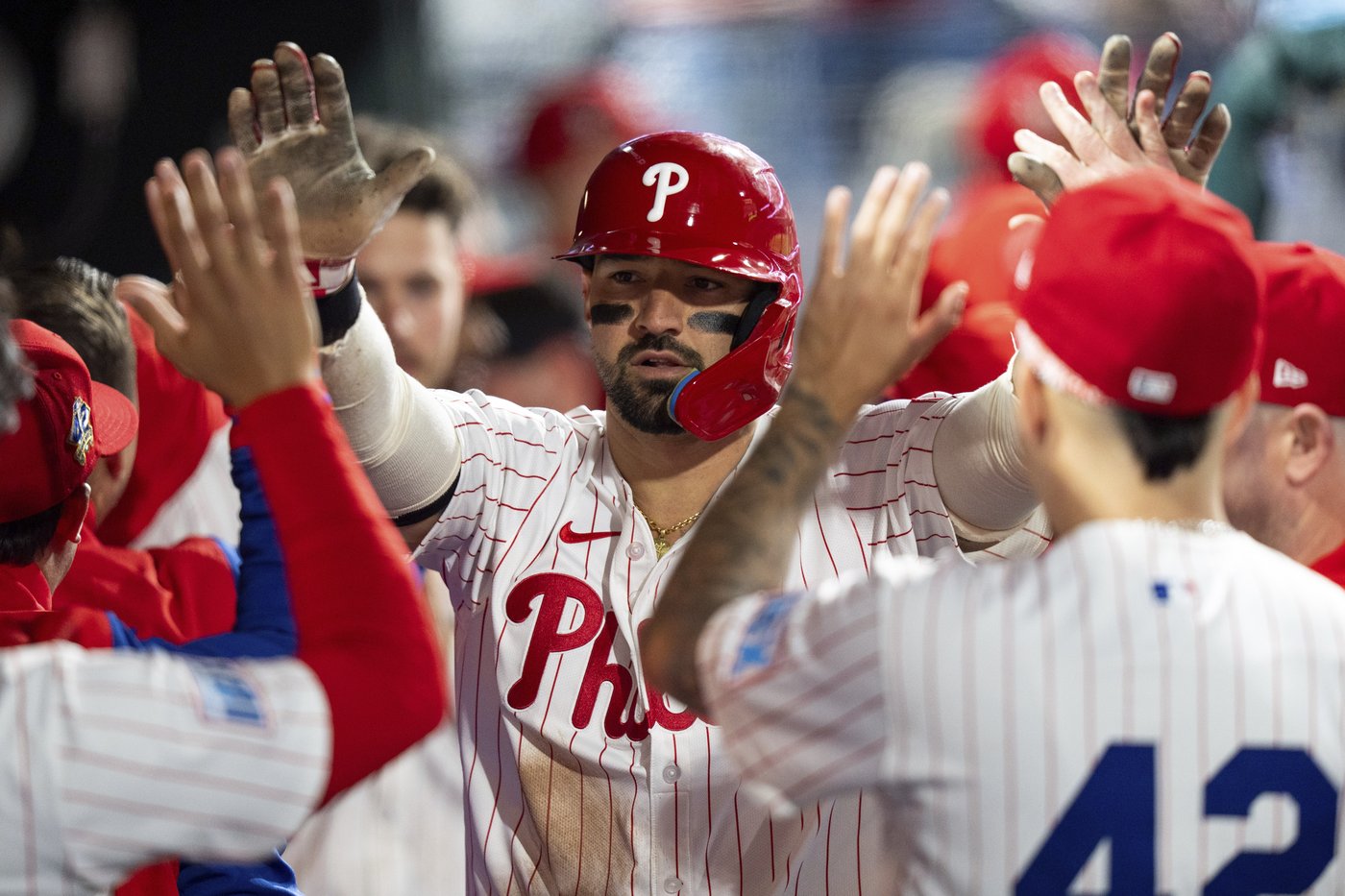 Harper and Realmuto homer to help lead the Phillies to a 6-4 win over the Giants | iNFOnews.ca