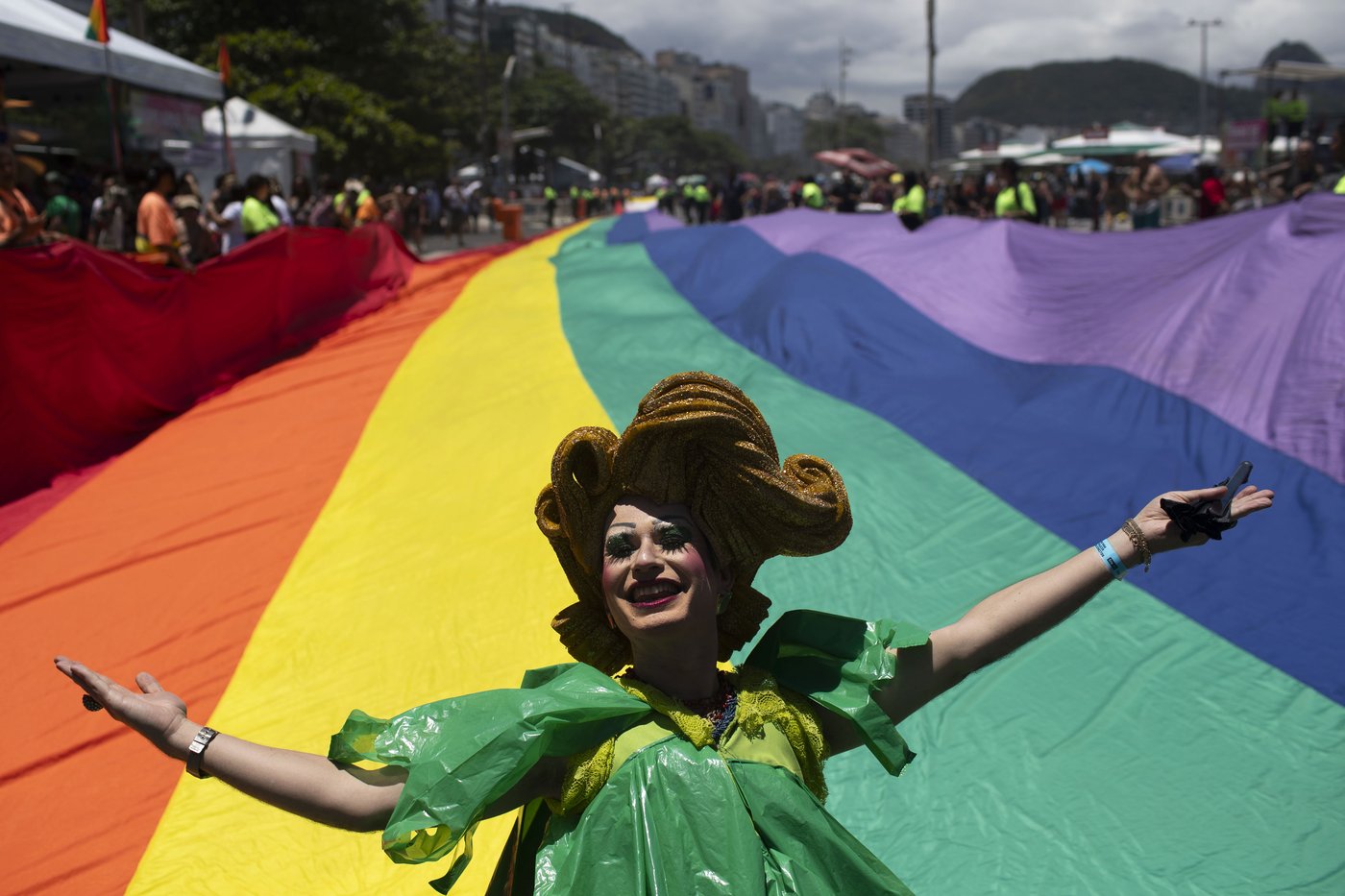 Rainbow-clad revelers hit Copacabana beach for Rio de Janeiro’s pride parade | iNFOnews.ca