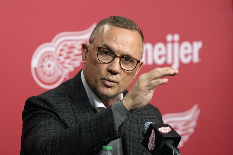 Steve Yzerman abruptly steps down as general manager of the Detroit Red Wings | iNFOnews.ca