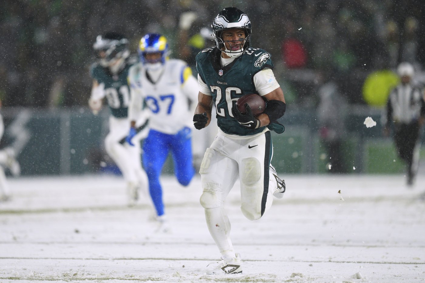 Barkley runs for 78- and 62-yard TDs in the snow and Eagles top Rams 28-22 to head to NFC title game | iNFOnews.ca Barkley runs for 78- and 62-yard TDs in the snow and Eagles top Rams 28-22 to head to NFC title game | iNFOnews.ca