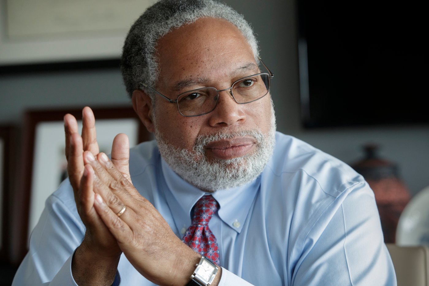 Lonnie Bunch to retire from Smithsonian leadership following clash with Trump administration | iNFOnews.ca