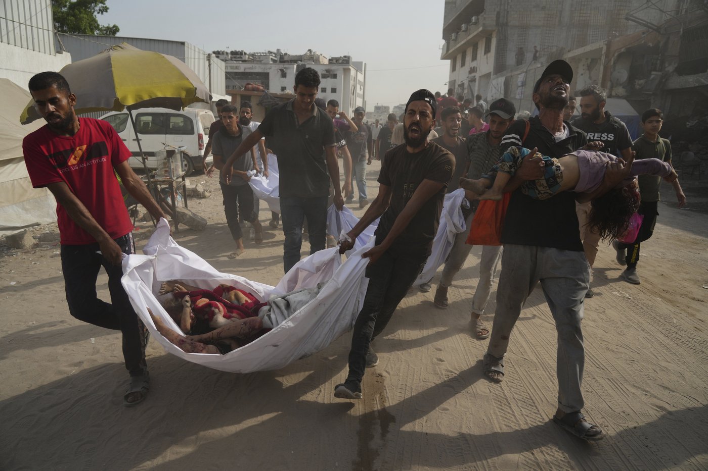 Israeli strikes kill journalists and aid-seekers as Australia backs Palestinian statehood | iNFOnews.ca