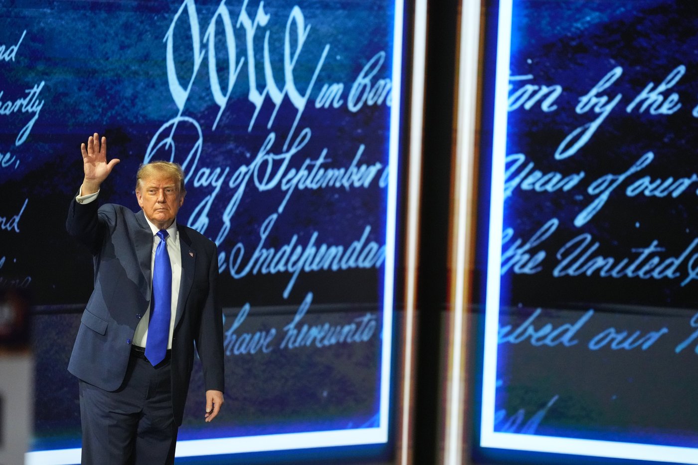 The Latest: Trump centers himself in pitch to midterm voters, promising payouts if the GOP wins | iNwheels