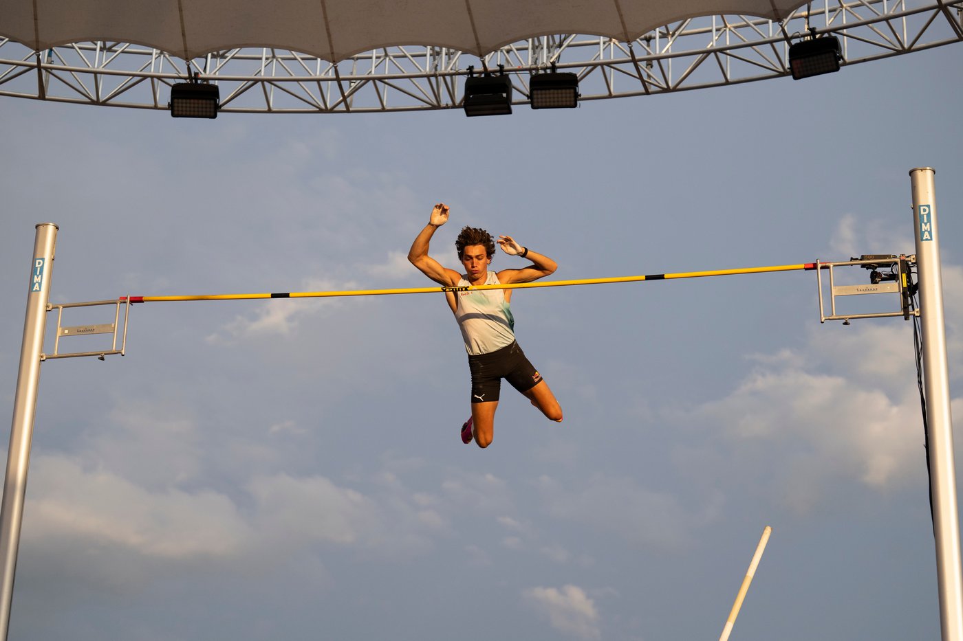 Mondo Duplantis relishes win at lakeside pole vault event and just misses world record | iNFOnews.ca