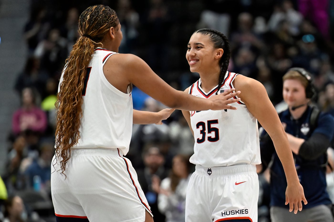 Azzi Fudd, Sarah Strong lead UConn to 46th straight win and another 30-win season | iNFOnews.ca Azzi Fudd, Sarah Strong lead UConn to 46th straight win and another 30-win season | iNFOnews.ca