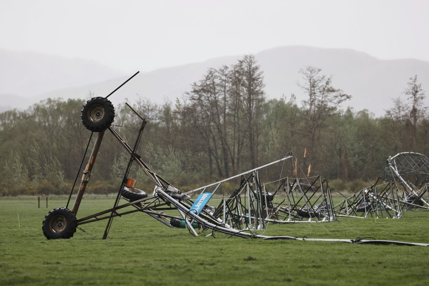 Flights canceled and a 'mega strike' disrupted as dangerous winds hit New Zealand | iNFOnews.ca Flights canceled and a 'mega strike' disrupted as dangerous winds hit New Zealand | iNFOnews.ca
