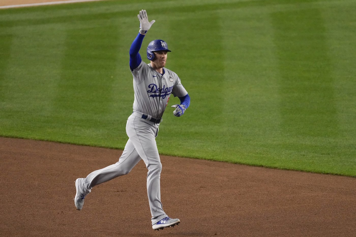 Freddie Freeman homers again for Dodgers early in Game 4 to set a pair of World Series records | iNFOnews.ca