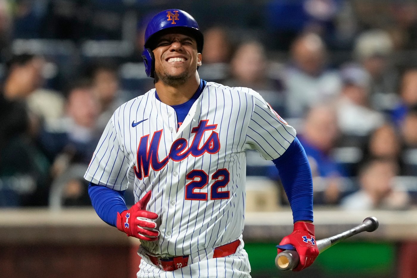 Mets' Juan Soto leaves game after fouling ball off right foot, X-rays negative | iNFOnews.ca