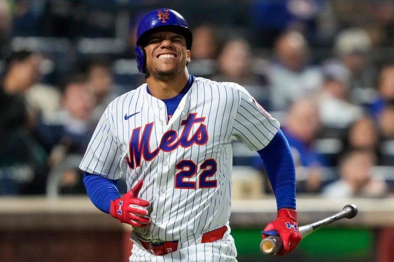 Mets' Juan Soto leaves game after fouling ball off right ankle | iNFOnews.ca