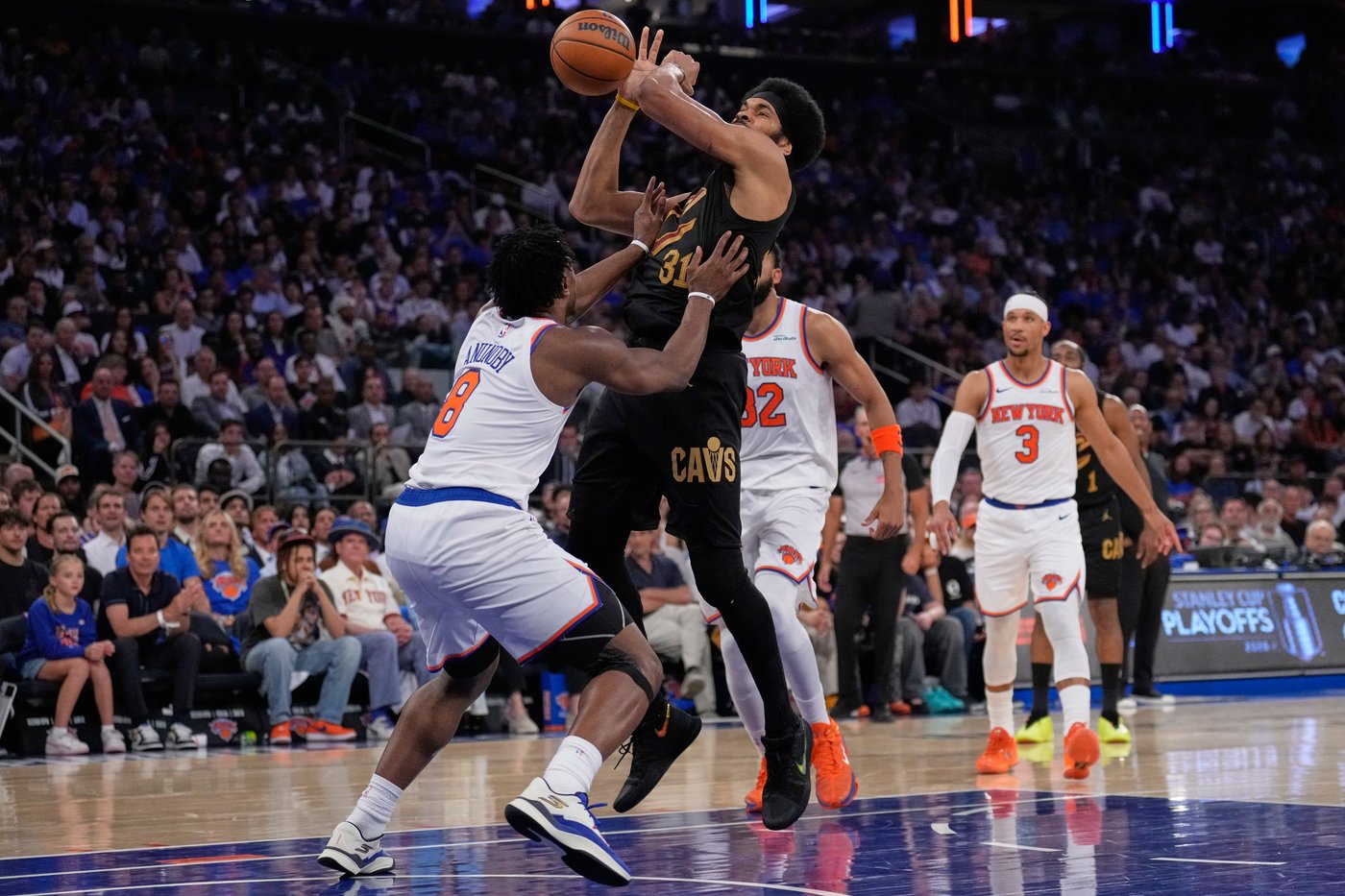 Jalen Brunson leads Knicks back from 22 down in the 4th for 115-104 win over Cavs in OT in Game 1 | iNFOnews.ca