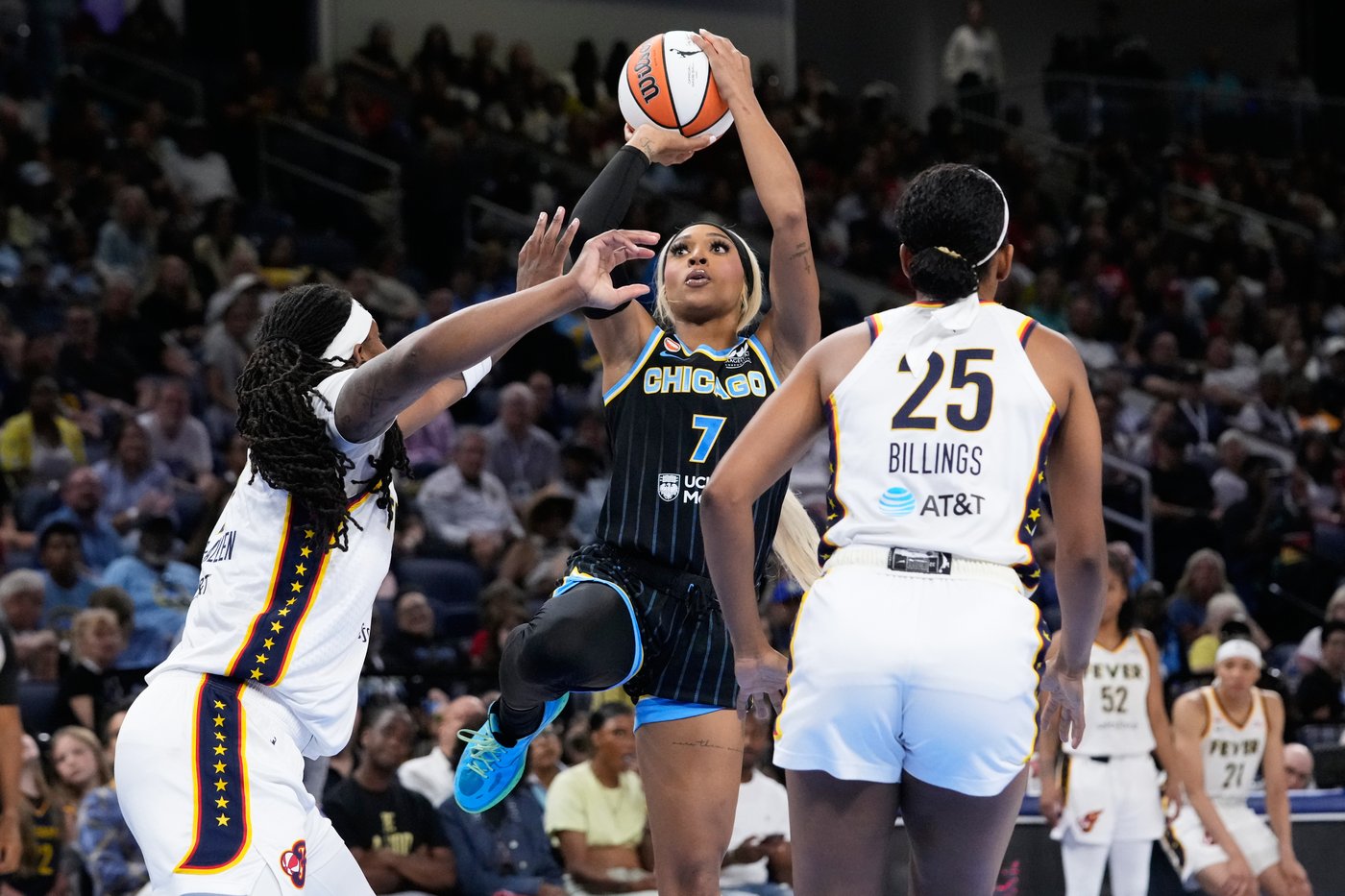 No issues for Sophie Cunningham and DiJonai Carrington as Fever beat Sky in rematch | iNFOnews.ca