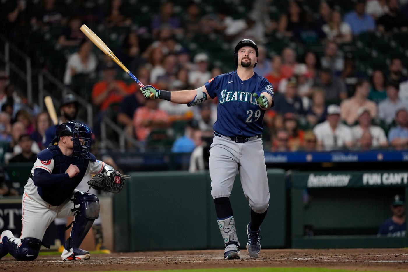 Mariners star catcher Cal Raleigh had hunch right oblique injury would cause IL stint | iNFOnews.ca
