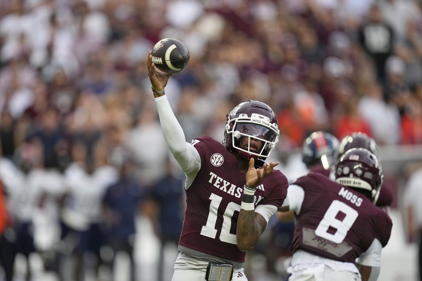 Reed's career-high 4 TD passes and Concepcion's strong debut lead Texas A&M to 42-24 win over UTSA | iNFOnews.ca