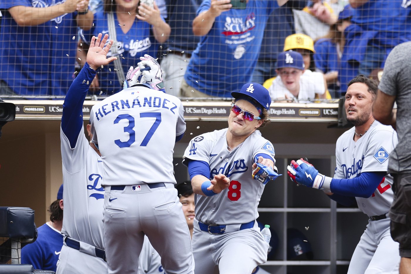 Teoscar Hernández hits a 3-run homer and the Dodgers beat the Padres 5-2 to win the series | iNFOnews.ca