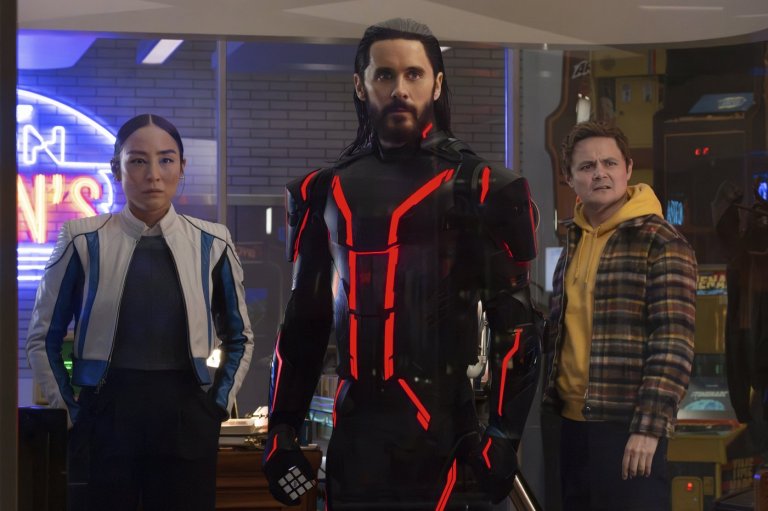 'Tron: Ares' tops box office but falls short of expectations with $33.5 million debut | iNFOnews.ca