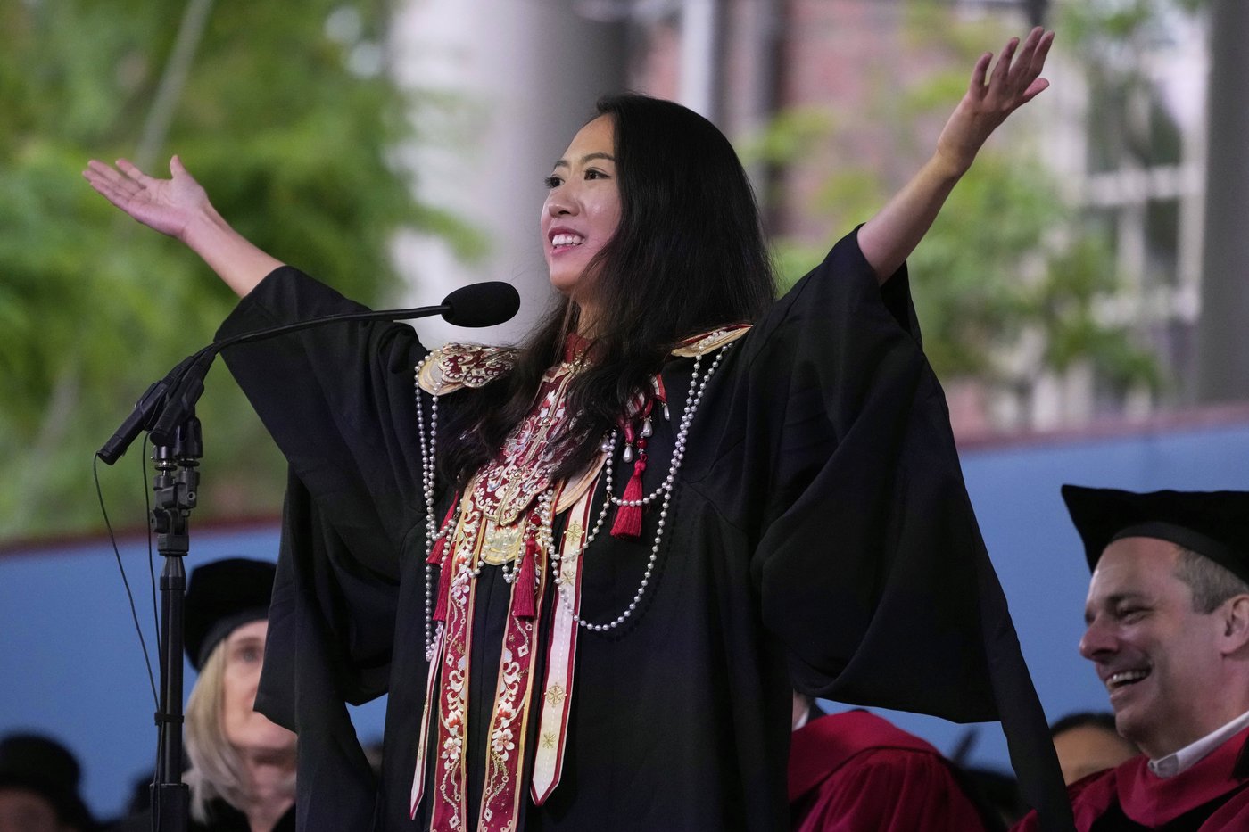 Chinese student struck a chord emphasizing humanity during Harvard commencement speech | iNFOnews.ca