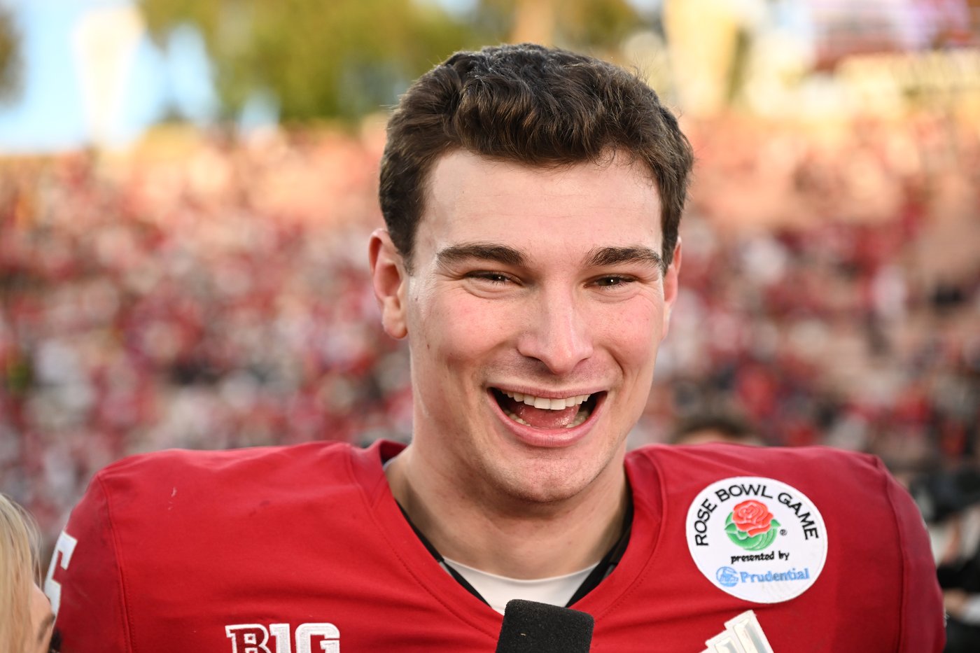 Quarterbacks Moore and Mendoza face off again as Oregon plays Indiana in the CFP semis | iNFOnews.ca