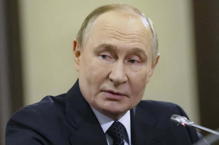 Britain spy chief says he sees no evidence Putin wants to negotiate peace in Ukraine | iNFOnews.ca