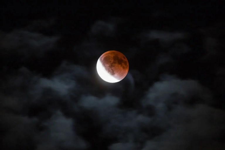 iN PHOTOS: Blood-red moon and total lunar eclipse | iNFOnews.ca