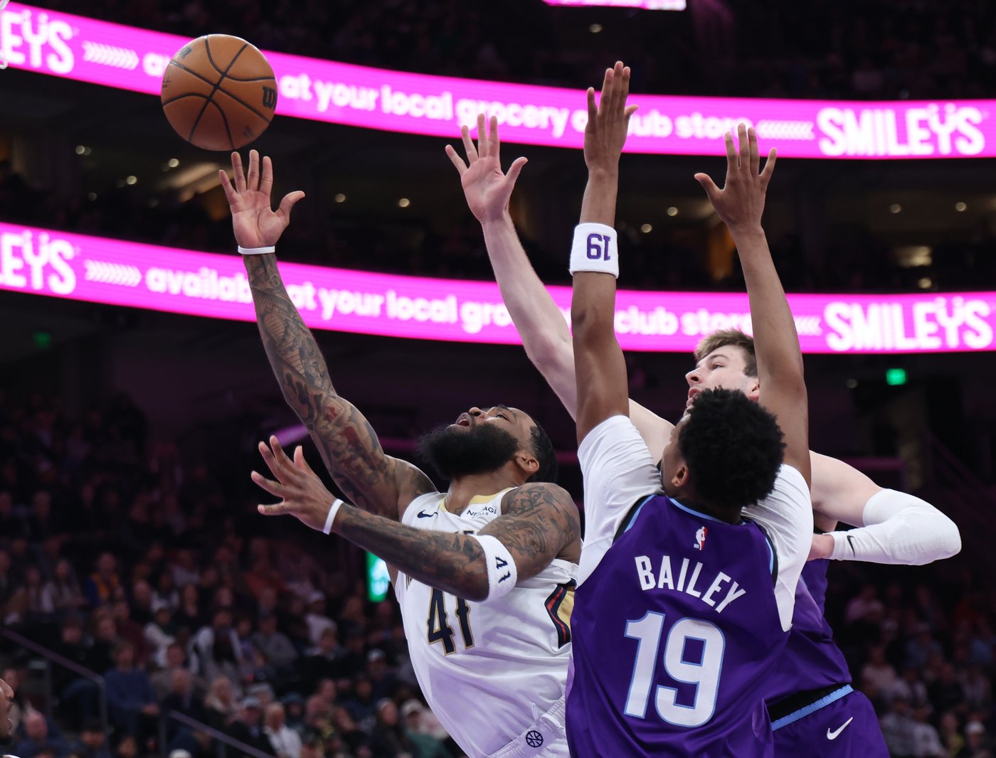 Pelicans beat Jazz 115-105 for 4th straight win after Zion Williamson leaves game with ankle injury | iNFOnews.ca Pelicans beat Jazz 115-105 for 4th straight win after Zion Williamson leaves game with ankle injury | iNFOnews.ca