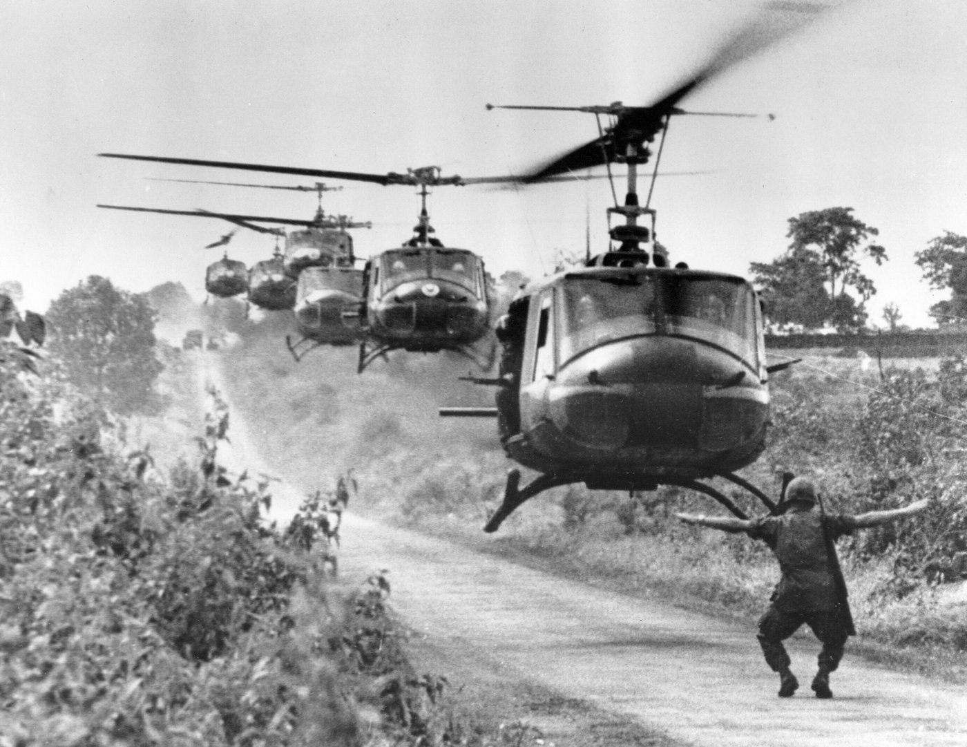 As communist troops streamed into Saigon, a few remaining reporters kept photos and stories flowing | iNFOnews.ca As communist troops streamed into Saigon, a few remaining reporters kept photos and stories flowing | iNFOnews.ca