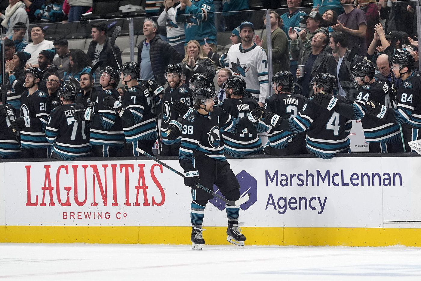The Sharks beat the Lightning 2-1 for their 1st home win since November | iNFOnews.ca The Sharks beat the Lightning 2-1 for their 1st home win since November | iNFOnews.ca