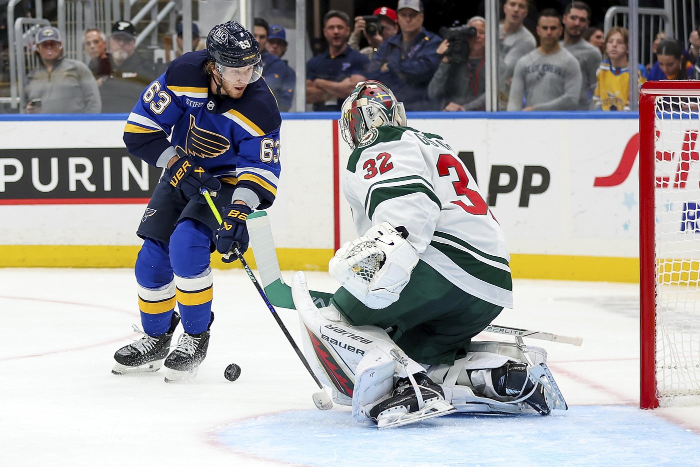 Goalie Gustavsson makes 27 saves, scores an empty-netter, Wild beat Blues 4-1 | iNFOnews.ca