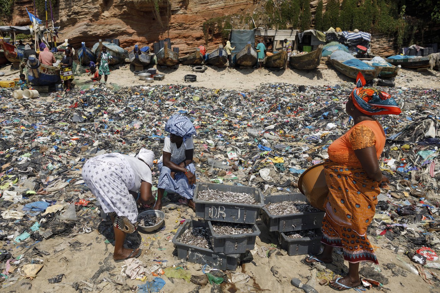 As fast fashion's waste pollutes Africa's environment, designers in Ghana are finding a solution | iNFOnews.ca