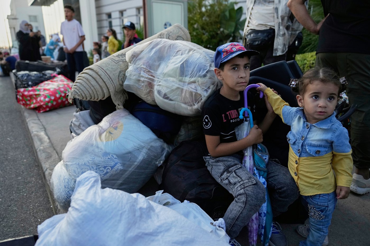 The US move to lift sanctions on Syria could encourage refugee returns, UN official says | iNFOnews.ca