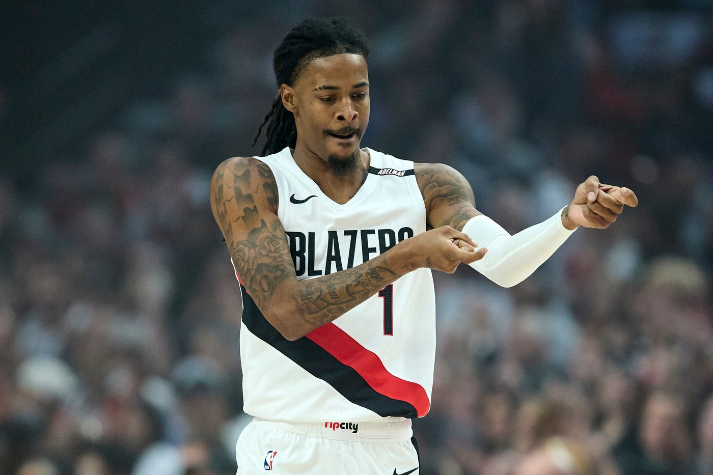 Lillard returns with 25 points, Morant debuts and the Blazers rout the Suns 124-83 | iNFOnews.ca